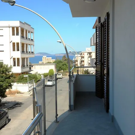 Alkira Apartment