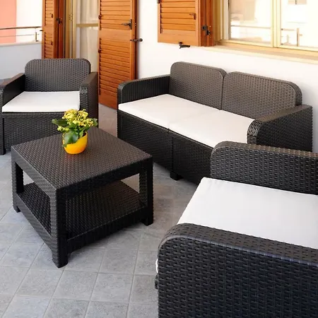 Alkira Apartment *